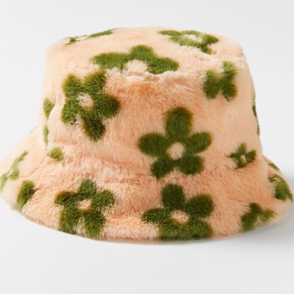 Urban Outfitters Accessories - Urban outfitter bucket hat